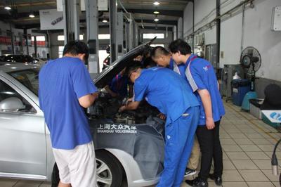 联合走访实践点 不畏酷暑进车间，探索汽车销售新路径